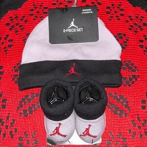 JORDAN SET 0-6 Months Gray and Black Baby Beanie and Booties Set